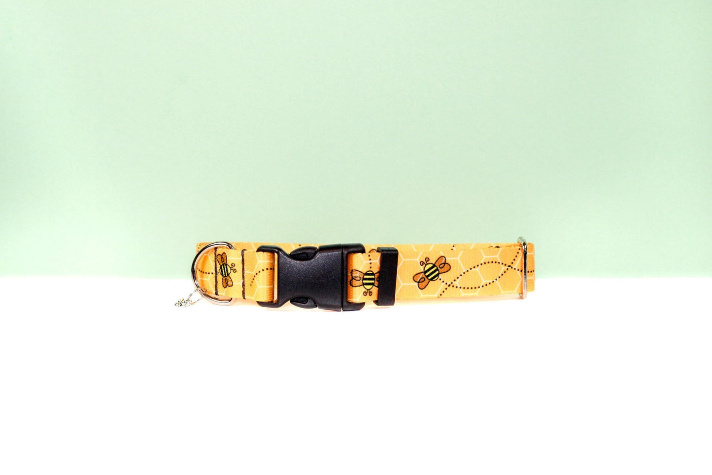 Honey bee dog collar, Personalized dog collar, Bee cat collar, yellow collar, Cute honeycomb and bee's design,